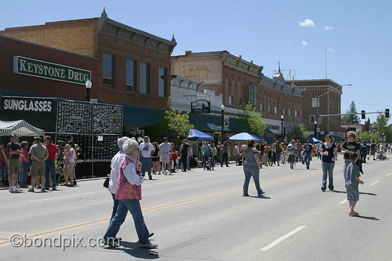 Deer-Lodge-Parade_14829.jpg - Crowds shop along Main Street during the Territorial Days Parade in Deer Lodge Montana, June 14th 2008