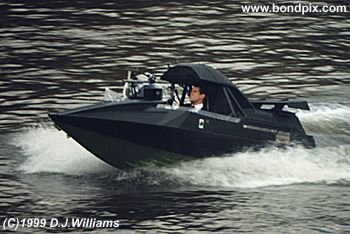 On location with the action unit for the James Bond 007 film 'The World is not Enough'. An exciting boat chase filmed on the River Thames in London