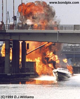 On location with the action unit for the James Bond 007 film 'The World is not Enough'. An exciting boat chase filmed on the River Thames in London