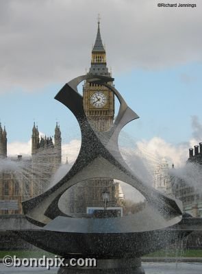 Big Ben clock tower and fountain in London, England