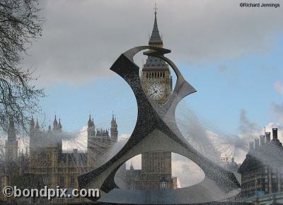 Big Ben clock tower and fountain in London, England