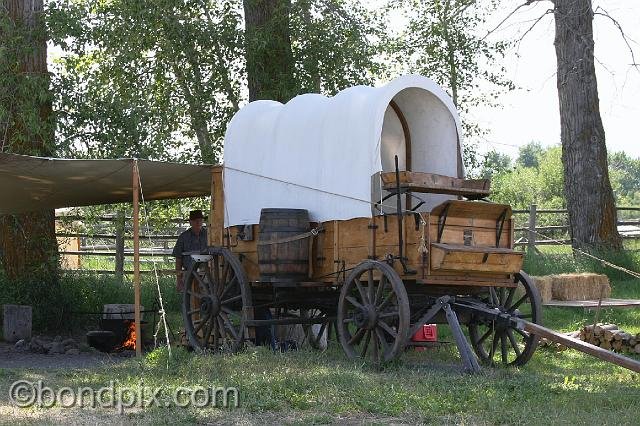 0936.jpg - The Grant-Kohrs chuck wagon and campfire