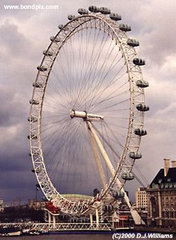 The Londen Eye, ferris wheel on the banks of the River Thames in London