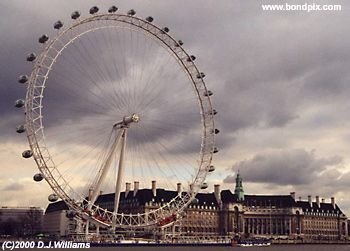 The Londen Eye, ferris wheel on the banks of the River Thames in London